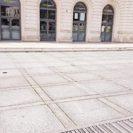 Appartement Privé Au Sein D'une Résidence De Famille *