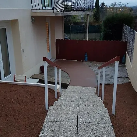 Privé Au Sein D'une Résidence De Famille